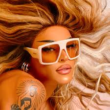 When pabllo vittar said i'm sorry love, but i don't speak spanish, that's why i let my body speak, and your. Pabllo Vittar Spotify