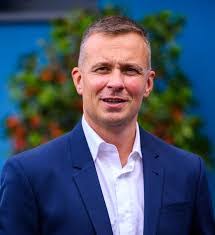 Remus Pop's Instagram, Twitter & Facebook