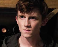 Who plays Dewey in The Society?