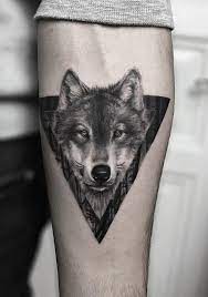 Hier Sind Zwei Wolf Tattoos Und Zwei Hande Wolf Tribal Animal Tattoos Wolf Tattoo Sleeve Wolf Tattoo Design