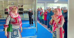 Dalam apa jua keadaan pun dia tetap dengan pendirian dia dan tidak mudah terikat dengan pendapat orang lain. Tarawih Dekat Rumah Mama Ya Bersih Dan Kemas Ramai Puji Tahfiz Dsv Nampak Serba Lengkap Hot Fm