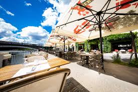 Steak houses cook their steaks super hot and we all know they are amazing. Restaurant Brechts Steakhaus Berlin