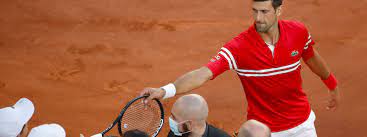 A strong backhand return and then darts to the net for a simple tap over the net. 9hlu08rwtximdm