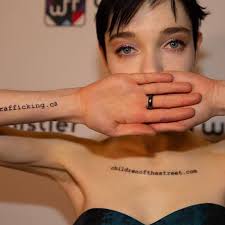 Julia Sarah Stone- Actor (@JuliaSarahStone) • Facebook