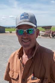 Fellow farmers honor Flowers clan