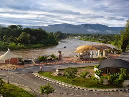 Kegiatan ekonomi utama di sipitang adalah berkaitan dengan kayu dan terdapat kilang membuat kertas disini. Tertunailah Hasrat Di Hati Travel Sipitang Sabah Ke Lawas Sarawak