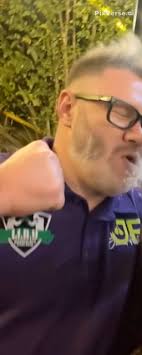 IBA boxer Aaron Bothwell reportedly gave fellow IBA boxer Brian Ward a  tenner tip today when he noticed him giving his boot a shammy in the local  carwash today 🤣