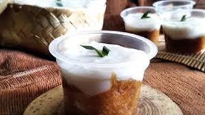 It is rice congee with shredded chicken meat served with some condiments, such as chopped scallion, crispy fried shallot, celery, tongcay (preserved salted vegetables), fried soybean, chinese crullers. Kuih Boko Ubi Kayu Dimanaja Com