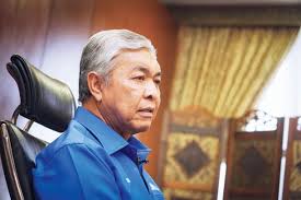 1 ekim 2011'de annesi tuminah abdul jalil memleketi sungai nipah darat, bagan datoh'da felç ve kalp. Kemas Kini 35 Individu Termasuk Ahmad Zahid Positif Covid 19 Utusan Digital