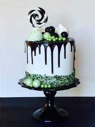 Black And White Drip Cake For Men Black White And Green Drip Cake Drip Cakes Green Birthday Cakes White Birthday Cakes