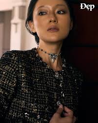 A full circle moment with CHANEL Métiers D'Art 2024/25 💚 Đầu tháng  12/2024, Thu Anh may mắn được tận mắt thưởng lãm show diễn CHANEL Métiers  d'Art 2024/2025 tại Hàng Châu –