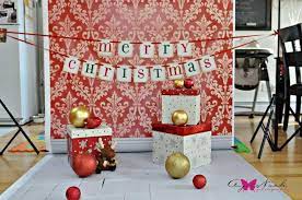 To make your own section off an area with a beautiful backdrop and leave a camera nearby so your guests can capture stunning photographs in front of your diy photo booth. Great Christmas Setup Idea Diy Christmas Pictures Diy Christmas Photoshoot Photo Backdrop Christmas