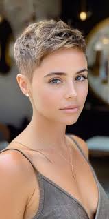 21 Short Pixie Haircuts 2025: Trendy Styles for Every Hair Type and Face  Shape