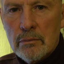 jimbo_wallace على X: "The Sun credits freelance photographer Alan MacGregor  Ewing with taking the photos of Catherine Calderwood in the Neuk of Fife.  According to Linkedin he's from Glasgow, so what's he