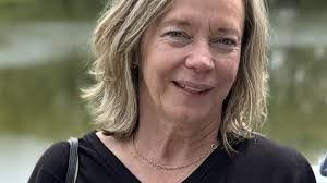 Sharon Braley's Instagram, Twitter & Facebook