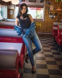 Ever since veronica arrive in riverdale from new york, she's been confusing, impressing. Veronica Lodge Wallpapers Wallpaper Cave