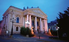 Pentru instituția teatrului maghiar, vedeți teatrul szigligeti. Fabrica De Teatre Efectul Razelor De LunÄƒ Asupra Galosilor De GumÄƒ Sinteza