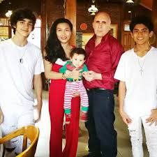 Emiliano fernando cortizo sebagai gino. 6 Potret Emiliano Cortizo Dari Jendela Smp Dan Ayah Dari Australia Kompak Hot Liputan6 Com