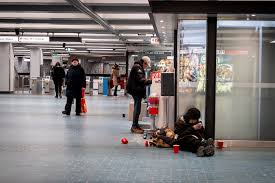 Itinérance à Montréal | Le flânage restera interdit dans le métro