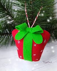 Felt Christmas Ornaments Holiday Decoration Gift Box Ornament Handmade Gift Box Ornament Christmas Tree Cute Christmas Ornaments Xmas Gifts In 2020 Felt Christmas Ornaments Felt Christmas Diy Felt Christmas Tree