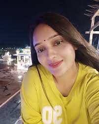 Summer should get a speeding ticket. 😀 #manali #ice #iceskating #cool  #himachalpradesh #apdujunagadh #ilovejunagadh #travelphotography #summer  #jayshree