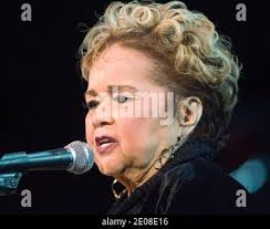 File Foto. La leggendaria cantante Etta James morì oggi, 20 gennaio 2012 a  Riverside, CA, all'età di 73 anni a causa di complicazioni da leucemia. Qui  è raffigurata esibendosi per una casa esaurito al River Rock Casino di  Richmond, vicino Vancouver, BC ...