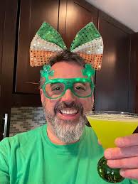 Here are our 2 tables tonight. Getting in the mood for St Patrick's Day. ☘️ 