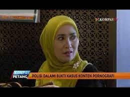 Sementara itu, pengacara firza husein, aziz yanuar mengatakan bahwa kliennya juga menerima sp3 kasus chat porno tersebut. Polisi Terus Dalami Kasus Firza Husein Rizieq Shihab Youtube