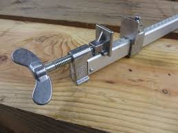 This is made from a couple of dollars of 6mm plate steel purchased at a hardware store. Diy Wood Bar Clamps Wooden Pdf Small Wood Stool Plans Houtbewerking Hout Metaal