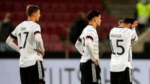 Wer nicht erst seit gestern fußball schaut, wird sich an das klar berühmteste duell dieser nationen erinnern: Joachim Low Angefressen Nach Deutschlands 3 3 Gegen Turkei