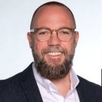 300+ "Helg" profiles