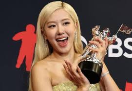 5 Fakta Khadijah Omar, Kontestan Miss Universe Pertama yang Berhijab