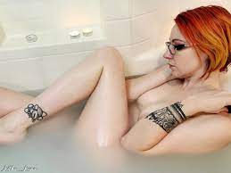 Wanna get wet with me? 💦 - Reddit NSFW