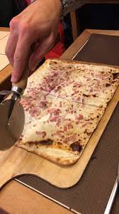 Parmi les faits marquants : Flammkuchen With Ham And Feta Flamkuchen With Bacon Mushrooms And Cheese Picture Of Flam S Freres Strasbourg Tripadvisor