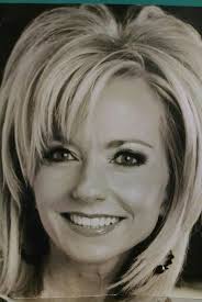Pin By Katherine Holman On Styles And Trends To Try Beth Moore Hair Big Short Hair Teased Hair