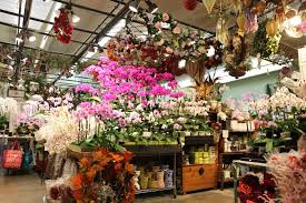 Los angeles flower district is the los angeles area's premiere flower market resource for flower growers, shippers, suppliers, floral wholesalers, distributors, floral designers, event planners and retail florists in the floriculture and horticulture industries. How To Shop At The Los Angeles Flower Market Ounce Of Salt