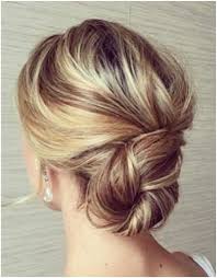 29 Easy Updos For Fine Hair Model Fine Hair Updo Thin Hair Updo Wedding Hair Trends