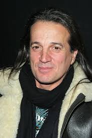 James ballroom, on tour with parov stelar, on stage with alicia keys or whycleff jean, and their own world tour. Francis Lalanne Et Sa Cherie Alice N Ont Jamais Eu De Probleme Avec La Difference D Age