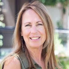 Leisa Moore's Instagram, Twitter & Facebook