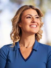 Amanda Renner's Instagram, Twitter & Facebook