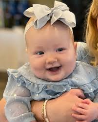 Four months old, and this is her personality summed up in a picture. 😃🩵