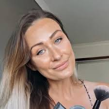 Holly Meza's Instagram, Twitter & Facebook