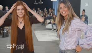 Das große umstyling bei gntm steht in folge 5 der aktuellen staffel an und die haare werden offenbar radikal gekürzt. Gntm Umstyling 2018 Heidi Klum Knallhart Viele Lassen Haare Liz Und Valerie Fliegen Raus Express De