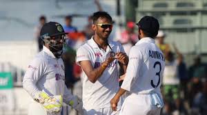 Articles on axar patel, complete coverage on axar patel. Cricket News Axar Patel Praised With Funny Memes On Picking Maiden 10 Wicket Haul In Ind Vs Eng Day Night Test Latestly