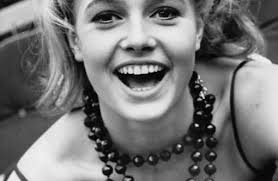 Eva renzi, née le 3 novembre 1944 à berlin et décédée le 16 août 2005 à berlin, est une actrice allemande. Eva Renzi Uber Diesen Star Cinema De