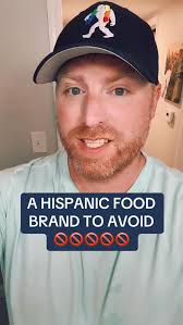 El sen̈or esta diciendo que los duen̈os de los productos Goya patrocinaron  las campan̈as de Trump y todas sus politicas incluyendo las antiemigrantes.  Ya saben NO COMPREN PRODUCTOS GOYA