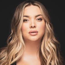 Kate Lessard's Instagram, Twitter & Facebook