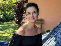 Por onde anda? Carolina Kasting quebra silêncio sobre afastamento das novelas