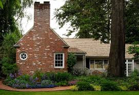 75 Beautiful Front Yard Brick Landscaping Pictures Ideas March 2021 Houzz