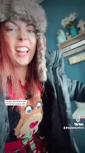 Amber Clowes's Instagram, Twitter & Facebook